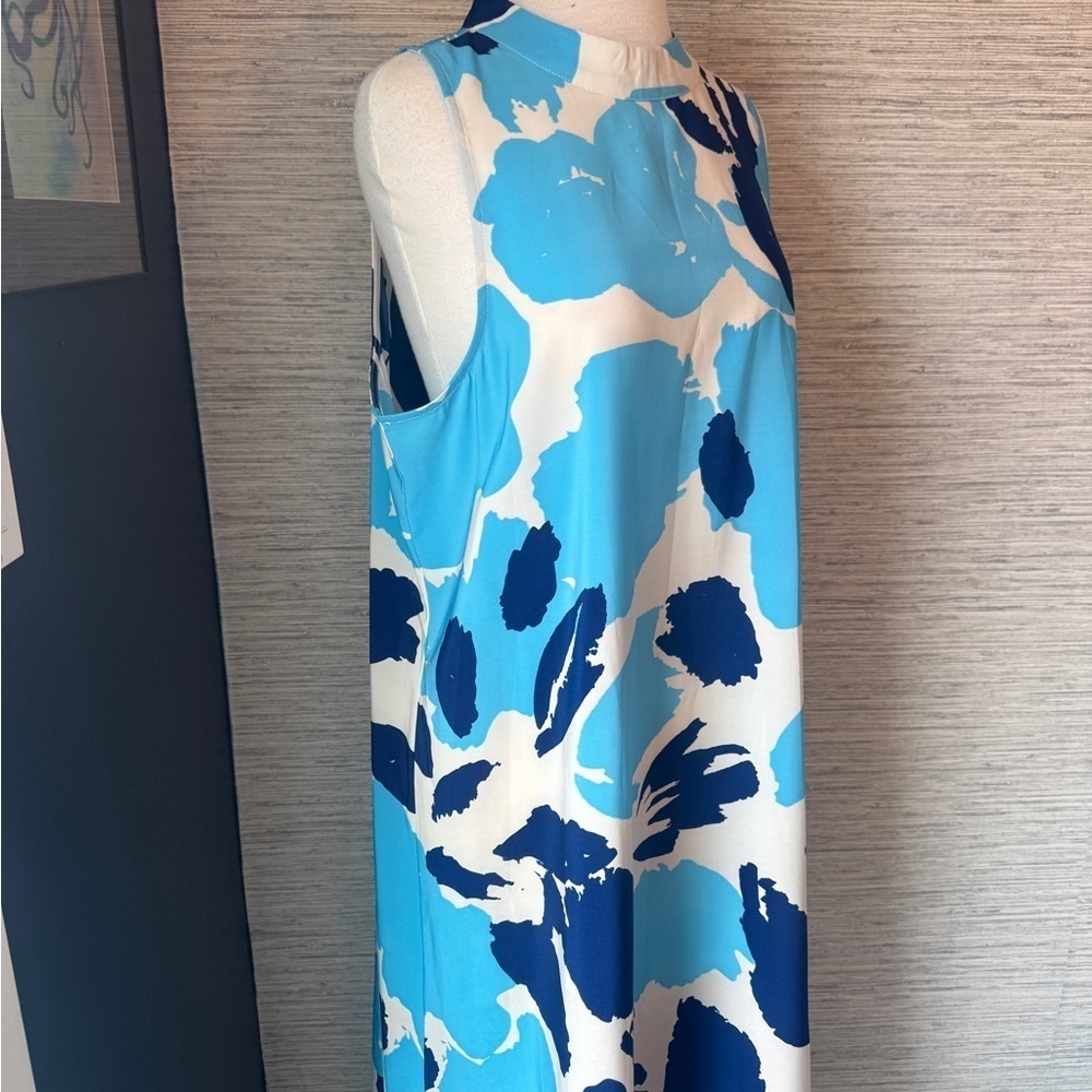 Mud Pie Light Blue/navy floral sleeveless dress. Slits on side.keyhole back Sz L - Picture 2 of 9